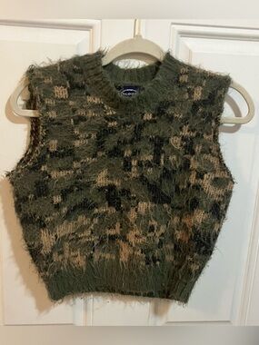 Scoop Fuzzy Camo Knit Cropped Sweater (Modified as a Vest)-Small